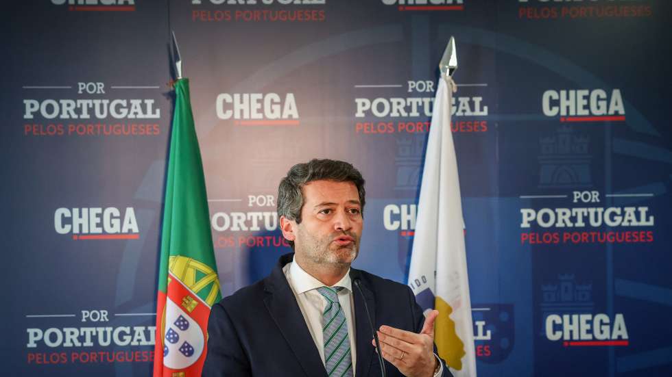 O presidente do Chega, André Ventura, fala em conferência de imprensa sobre a lei da nacionalidade na sede do seu partido em Lisboa, 30 de março de 2026. TIAGO PETINGA/LUSA