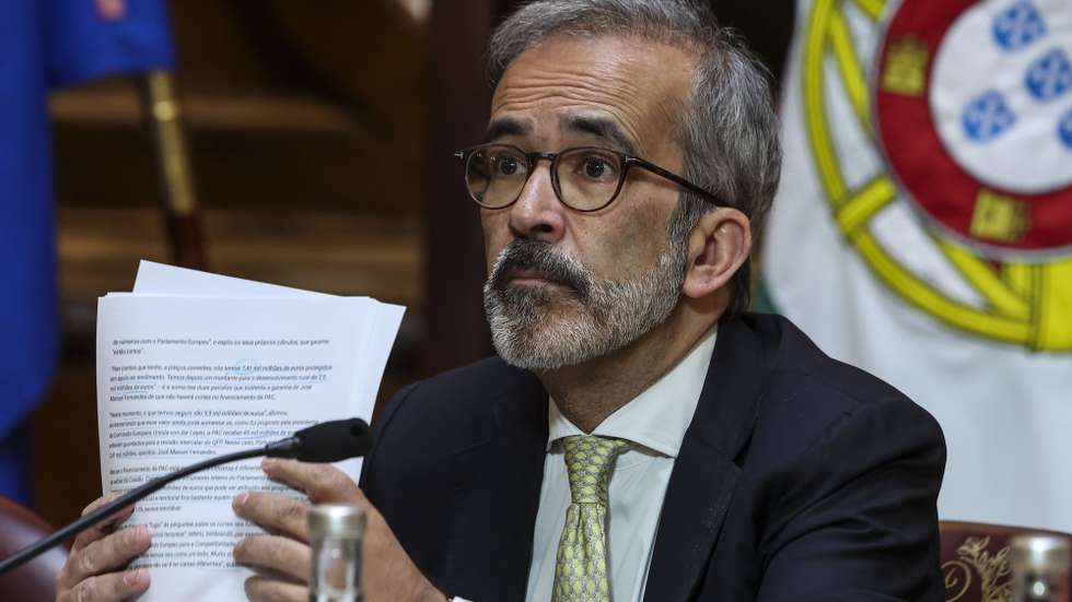 O ministro de Estado e dos Negócios Estrangeiros, Paulo Rangel, fala perante a Comissão de Assuntos Europeus na Assembleia da República em Lisboa, 1 de abril de 2026. TIAGO PETINGA/LUSA