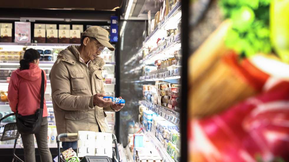 epaselect epa12824600 An elderly man shops in a supermarket in Beijing, China, 16 March, 2026. According to the data released by the National Bureau of Statistics (NBS) on 16 March, China's retail sales rose 2.8 percent year-on-year in the first two months of 2026, accelerating from a 0.9 percent gain in December and exceeding market expectations of a 2.5 percent gain.  EPA/WU HAO