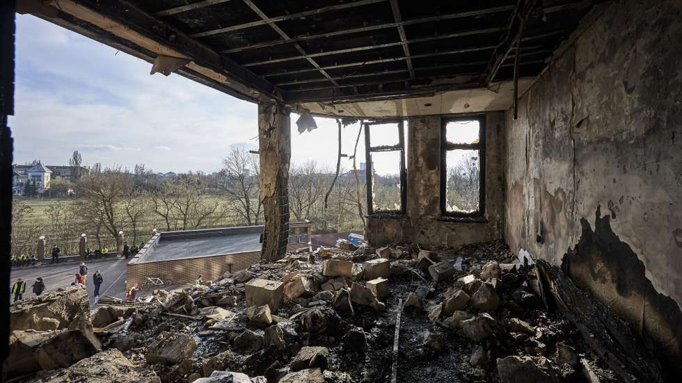 epa12866278 Damage at the site of a Russian drone strike on a residential building in Kharkiv, northeastern Ukraine, 02 April 2026, amid the Russian invasion. At least two women were injured in the attack, the State Emergency Service of Ukraine reported.  EPA/SERGEY KOZLOV