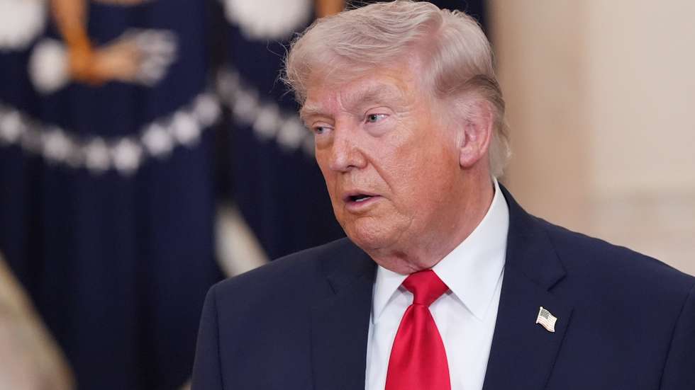 epa12865468 US President Donald J. Trump pauses after speaking about the Iran war from the Cross Hall of the White House in Washington, DC, USA, 01 April 2026.  EPA/ALEX BRANDON / POOL