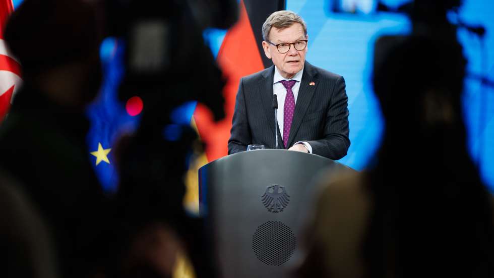 epa12848670 German Foreign Minister Johann Wadephul speaks during a joint press conference with Tunisia's foreign minister at the foreign ministry in Berlin, Germany, 25 March 2026.  EPA/CLEMENS BILAN