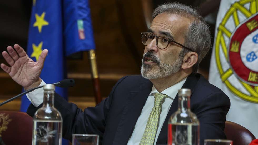 O ministro de Estado e dos Negócios Estrangeiros, Paulo Rangel, fala perante a Comissão de Assuntos Europeus na Assembleia da República em Lisboa, 1 de abril de 2026. TIAGO PETINGA/LUSA