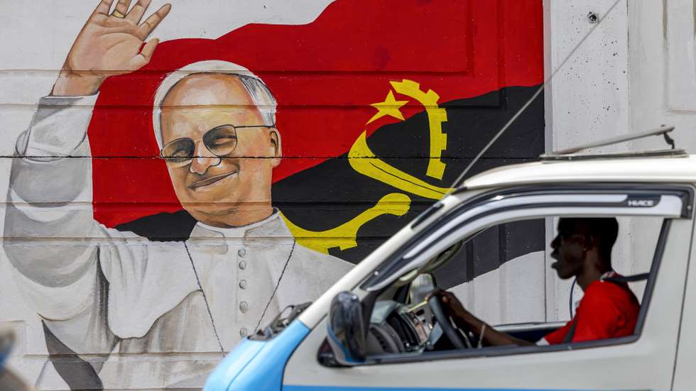 People walk past a mural depicting Pope Leo XIV on Catete Road in Luanda, Angola, on 17 April 2026. The Pope arrives in Angola in the early afternoon of Saturday, April 18, for a three-day visit that will take him to Luanda, Muxima, and Saurimo, as part of his ten-day tour of Africa. JOSE SENA GOULAO/LUSA