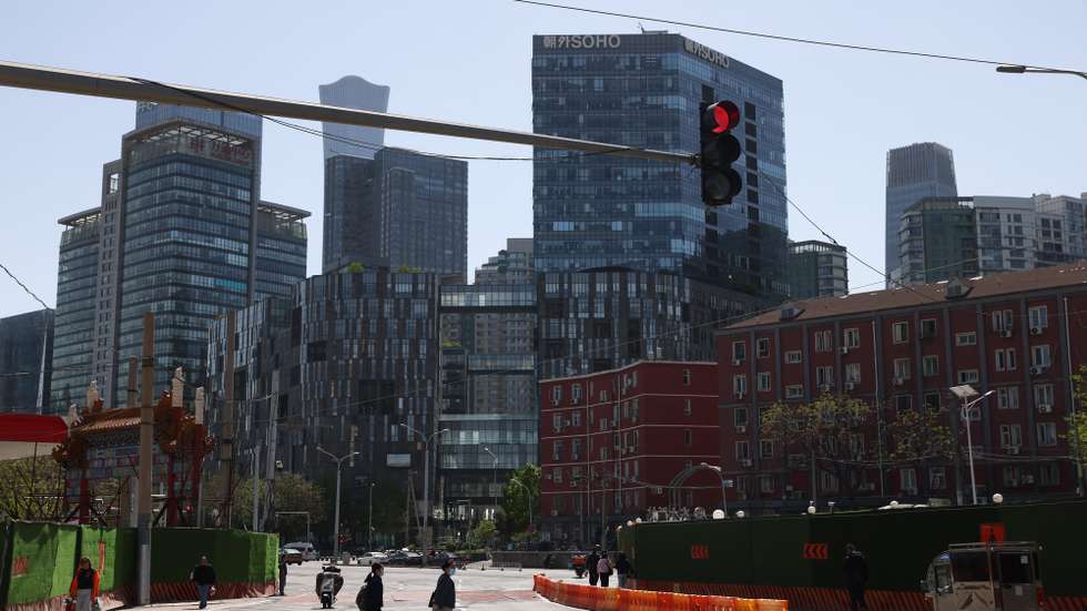 epa12901579 vPeople walk in Beijing's Central Business District (CBD) in Beijing, China, 20 April 2026. The People's Bank of China held the loan prime rates in April at 3 percent for one-year loans and 3.5 percent for five-year loans.  EPA/WU HAO