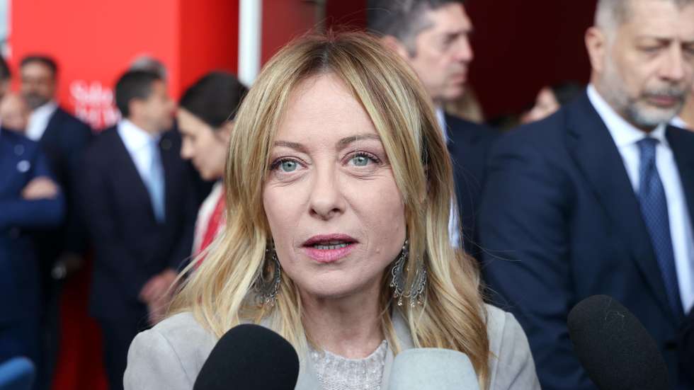epa12904477 Italian Prime Minister Giorgia Meloni (C) speaks to the press on the opening day of the Salone del Mobile in Milan, Italy, 21 April 2026. Launched in Milan in 1961 as a vehicle for promoting Italian exports of furnishing and accessories, the Salone Internazionale del Mobile is the global benchmark event for the furnishing and design sector.  EPA/MATTEO BAZZI