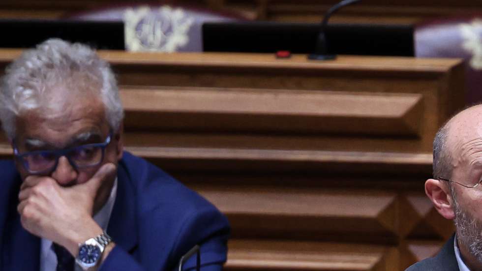 Tavares manifestou-se a favor da estratégia de trazer o SIRESP tanto quanto possível para o domínio público