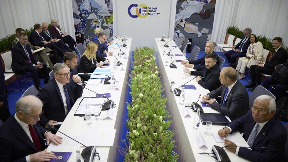 epa12931864 A handout picture made available by the Presidential Press Service shows Ukrainian President Volodymyr Zelensky (3-R), British Prime Minister Keir Starmer (2-L), Polish Prime Minister Donald Tusk (2-R), and French President Emmanuel Macron (3-L) attending the Ukraine multi-lateral meeting at the European Political Community summit in Yerevan, Armenia, 04 May 2026. The summit is taking place in the Armenian capital, with topics including European security in the context of economics and energy.  EPA/PRESIDENTIAL PRESS SERVICE HANDOUT  HANDOUT EDITORIAL USE ONLY/NO SALES