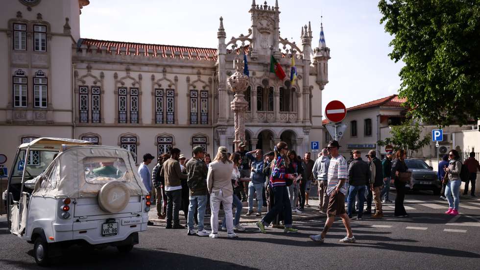 Concentração de condutores de animação turística promovida pela Associação Nacional de Condutores de Animação Turística e Animadores Turísticos, junto ao edifício dos Paços do Concelho de Sintra, 07 de maio de 2026. RODRIGO ANTUNES/LUSA