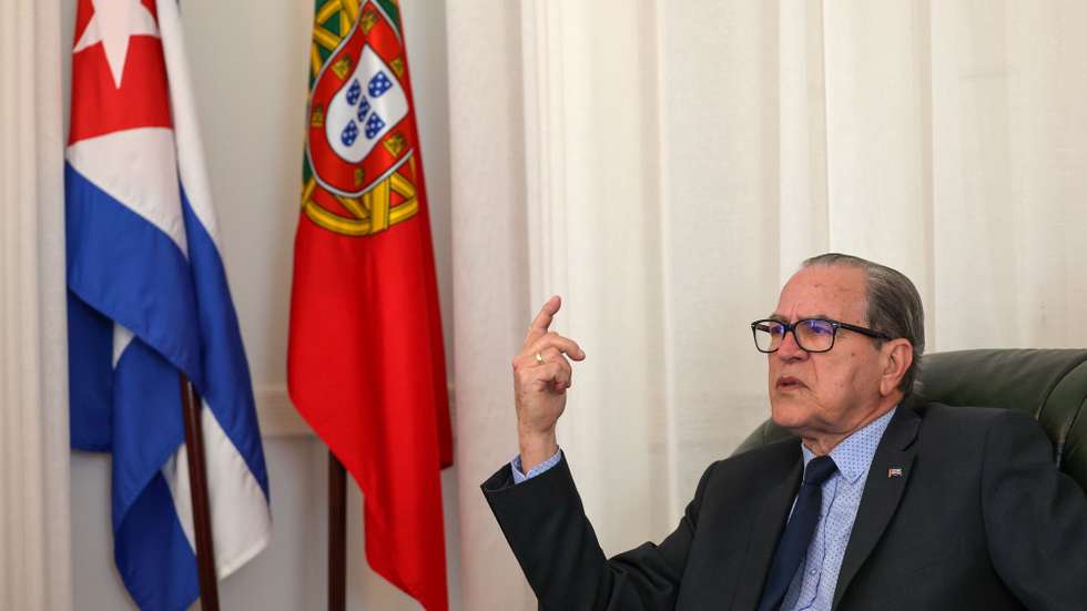 O embaixador de Cuba em Portugal, José Ramón Saborido Loidi, em entrevista à agência Lusa, em Lisboa, 04 de março de 2026. O embaixador de Cuba em Lisboa afirmou hoje que uma intervenção militar norte-americana, semelhante às que ocorreram na Venezuela e no Irão, constitui um “perigo real” para a ilha, face à "política agressiva" de Washington. (ACOMPANHA TEXTO DA LUSA). JOÃO RELVAS/LUSA