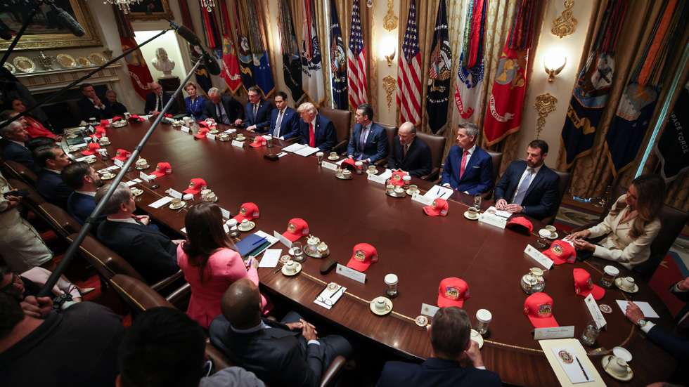 epa12998332 US President Donald Trump (6-R) holds a Cabinet meeting in the Cabinet Room of the White House in Washington, DC, USA, 27 May 2026. Trump held the meeting with members of his Cabinet amid ongoing US-Iran negotiations.  EPA/SAMUEL CORUM / POOL