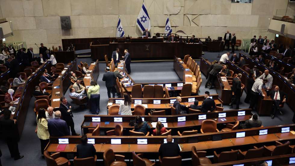epa12976959 Knesset members at the Knesset, the Israeli parliament, in Jerusalem, 20 May 2026. Israeli lawmakers are scheduled to vote on a bill to dissolve parliament and hold early elections.  EPA/ABIR SULTAN