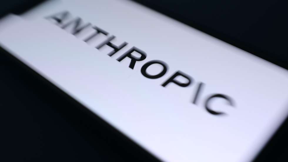 epa13026223 The Anthropic logo is displayed on a mobile phone in Liverpool, Britain, 09 June 2026. Leading AI (artificial intelligence) and technology companies Anthropic, OpenAI, and SpaceX are preparing to go public this year at an estimated combined valuation of around four trillion dollars (approximately 3.44 trillion euros).  EPA/ADAM VAUGHAN