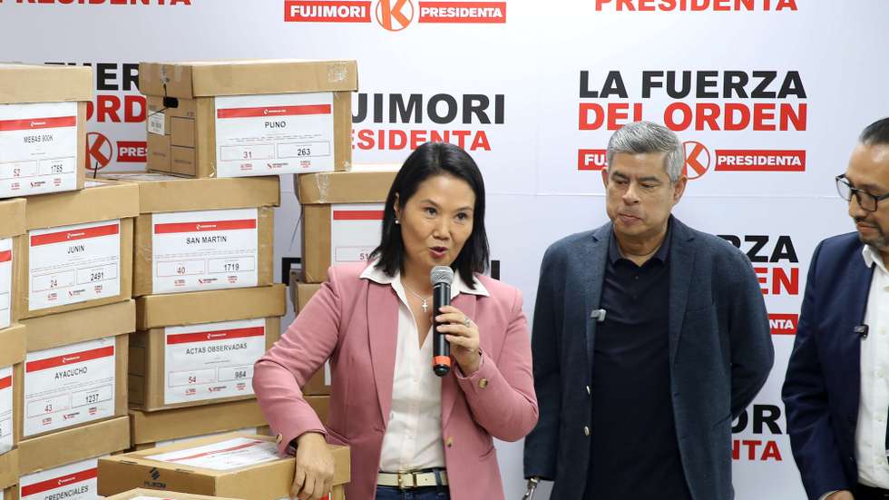 epa13061857 Peruvian presidential candidate Keiko Fujimori speaks during a press conference in Lima, Peru, 24 June 2026. Fujimori said she expects Peru's electoral authorities to officially announce the results of the presidential runoff in the coming days so she can begin forming her government, after the vote count gave her an insurmountable lead.  EPA/PAOLO AGUILAR