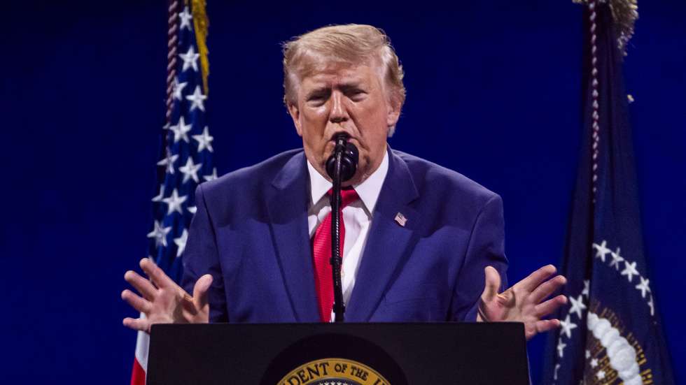 epa13088162 US President Donald Trump speaks during the Salute to America 250 celebration on the National Mall in Washington, DC, USA, 04 July 2026. The fireworks display that followed the president’s speech is reportedly the largest in history, with 850,000 shells launched over 40 minutes.  EPA/JIM LO SCALZO / POOL