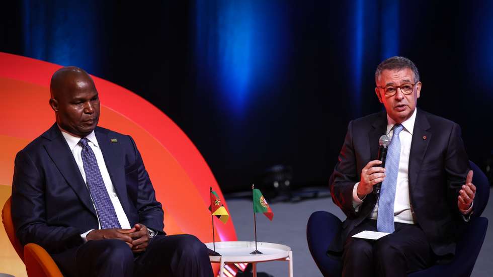 Portugal's President, António José Seguro (R), and Mozambique's President, Daniel Chapo (L), attend the 9th EurAfrican Forum in Cascais, Portugal, 15 July 2026. RODRIGO ANTUNES/LUSA