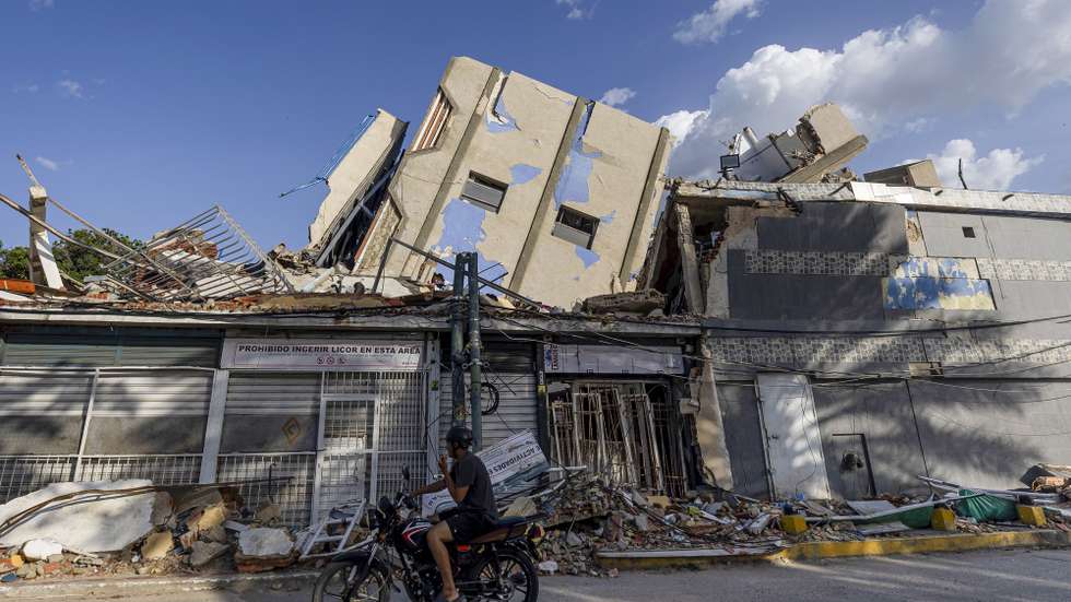 epa13112090 A person looks at buildings destroyed by earthquakes in Catia La Mar, Venezuela, 14 July 2026. The death toll from the twin earthquakes that struck northern Venezuela nearly three weeks ago rose to 4,734 on 14 July, after 173 new deaths were reported, according to National Assembly President Jorge Rodriguez.  EPA/MIGUEL GUTIERREZ