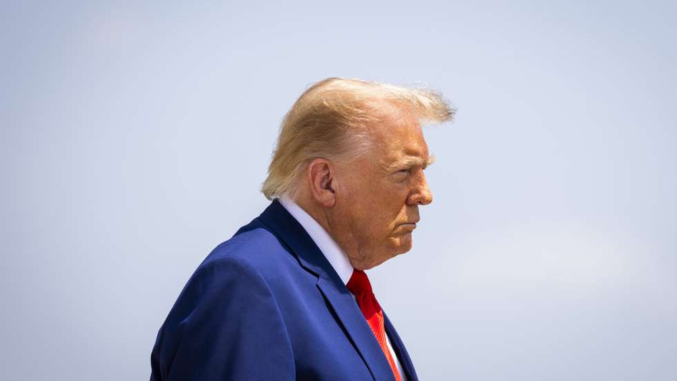 epa13126886 US President Donald Trump attends the dignified transfer of US soldiers killed in the Iran conflict at Dover Air Force Base in Dover, Delaware, USA, 22 July 2026. Four US service members have been killed since the ceasefire between Iran and the US fell apart.  EPA/JIM LO SCALZO