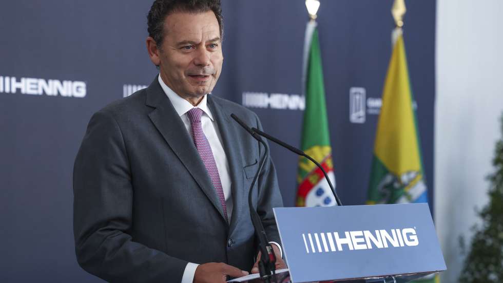 O primeiro-ministro, Luís Montenegro, intervém durante a sessão de lançamento da obra de construção da fábrica da Hennig Portugal, em Alhadas, Figueira da Foz, 23 de julho de 2026. PAULO NOVAIS/LUSA
