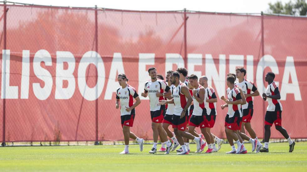 epa13139209 Benfica players attend a training session at Seixal, Portugal, 29 July 2026. Benfica plays against FC St. Gallen in their UEFA Europa League qualifiers' second leg match on 30 July.  EPA/JOSE SENA GOULAO