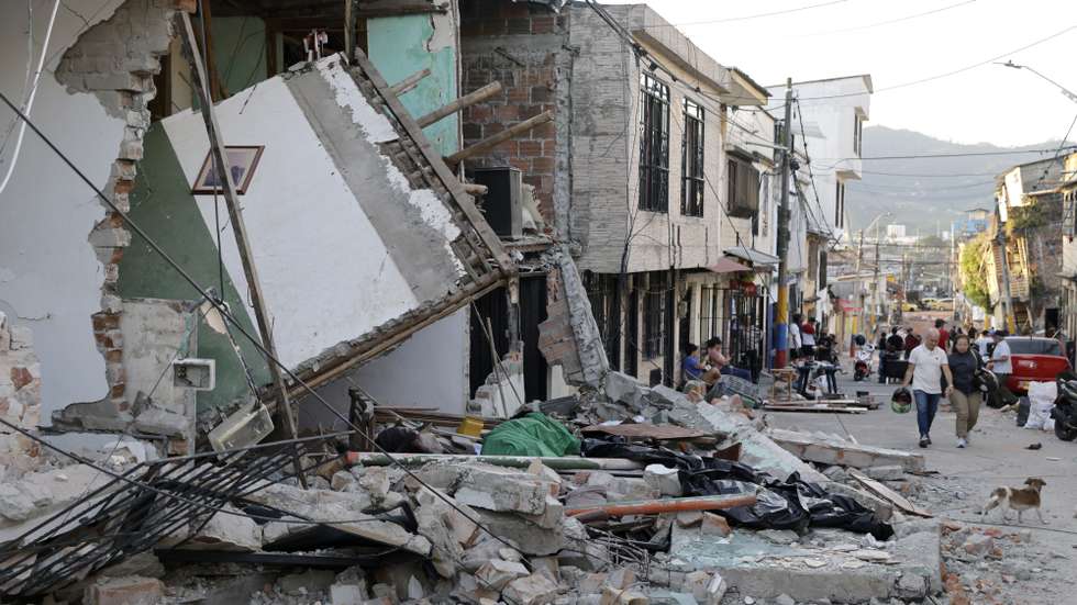 epaselect epa13162460 People walk near the rubble of a house in the Corocito neighborhood of Pereira, Colombia, 11 August 2026. At least 181 people have been killed, 2,595 others were injured, and about 195 are missing after a 7.4-magnitude earthquake struck western Colombia on 10 August, according to the Colombian Presidency's official report.  EPA/CARLOS ORTEGA