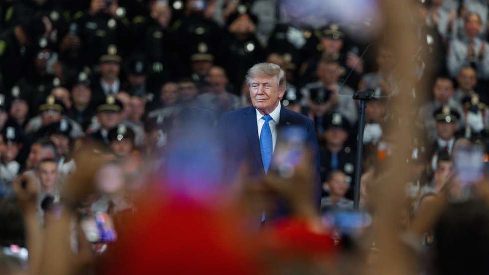 epa13170156 US President Donald Trump (C) arrives to make a speech on crime reduction and public safety at the Nassau County Police Academy in Garden City, Nassau County, on Long Island, New York, USA, 14 August 2026. Trump used the event to highlight newly released FBI crime data showing a decrease in violent crime across the nation for 2025.  EPA/OLGA FEDOROVA
