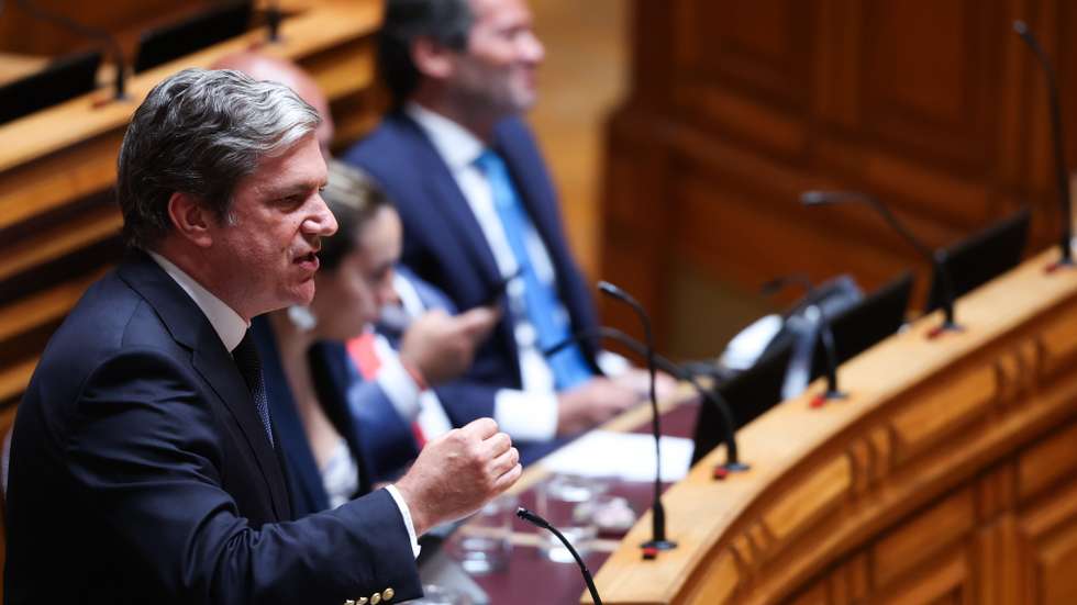 O deputado do CDS/PP Paulo Núncio usa da palavra durante a Reunião da Comissão Permanente para debater os problemas com os exames nacionais e todo o processo em curso, na Assembleia da República, em Lisboa, 3 de agosto de 2026. TIAGO PETINGA/LUSA
