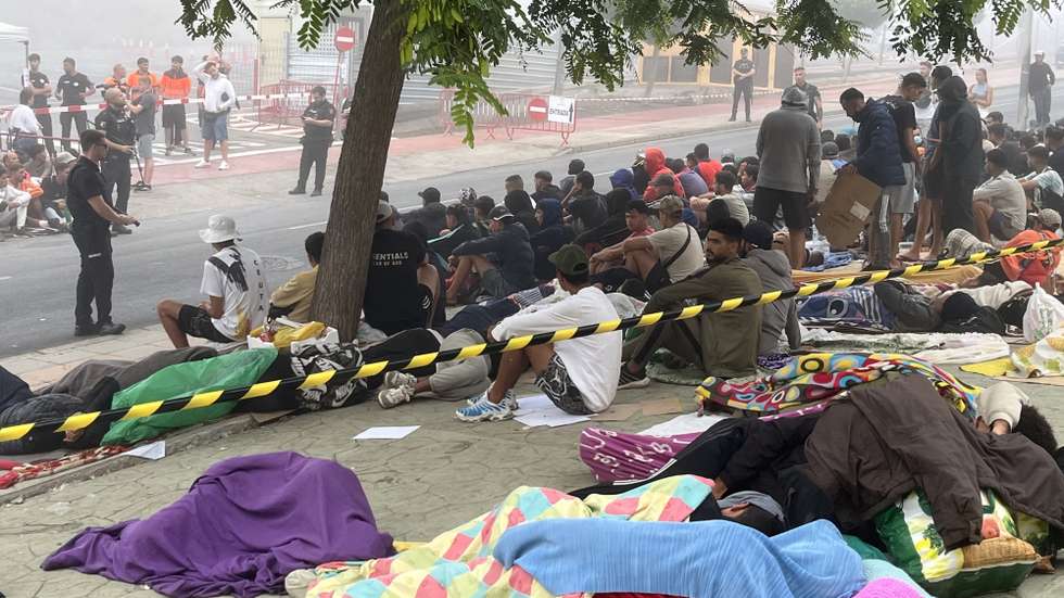 epa13206338 Migrants continue to wait outside the Loma Colmenar migrant temporary shelter in Ceuta, Spain, 02 September 2026. Spain has been facing a migration crisis after thousands of people crossed into the North African enclave of Ceuta from Morocco in late July 2026.  EPA/Reduan