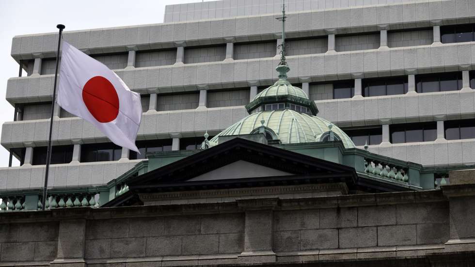 epa13040476 The Japanese national flag flutters at the Bank of Japan (BOJ) headquarters in Tokyo, Japan, 16 June 2026. The BOJ decided to raise its key policy interest rate from the current 0.75 percent to 1.0 percent, marking the highest interest-rate level since September 1995.  EPA/FRANCK ROBICHON