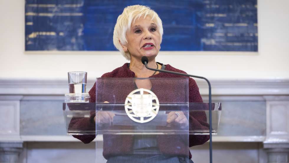 A presidente do Sindicato Dos Quadros Técnicos do Estado (STE), Rosa Sousa, usa da palavra durante a cerimónia de assinatura do Acordo Plurianual 2026-2029 de Valorização dos Trabalhadores da Administração Pública com a FESAP e o STE, na residência oficial do Primeiro-Ministro, em Lisboa, 21 de janeiro de 2026. JOSÉ SENA GOULÃO/LUSA