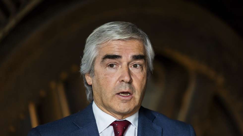 O ministro da Defesa Nacional, Nuno Melo, usa da palavra durante a cerimónia de assinatura do Memorando de Entendimento entre Portugal e Bélgica para a parceria estratégica, com vista à compra conjunta, produção e fornecimento de armas e munições de baixo calibre, no âmbito do instrumento europeu SAFE, na Antiga Fábrica da Pólvora Sem Fumo, 29 de setembro de 2026. JOSÉ SENA GOULÃO/LUSA
