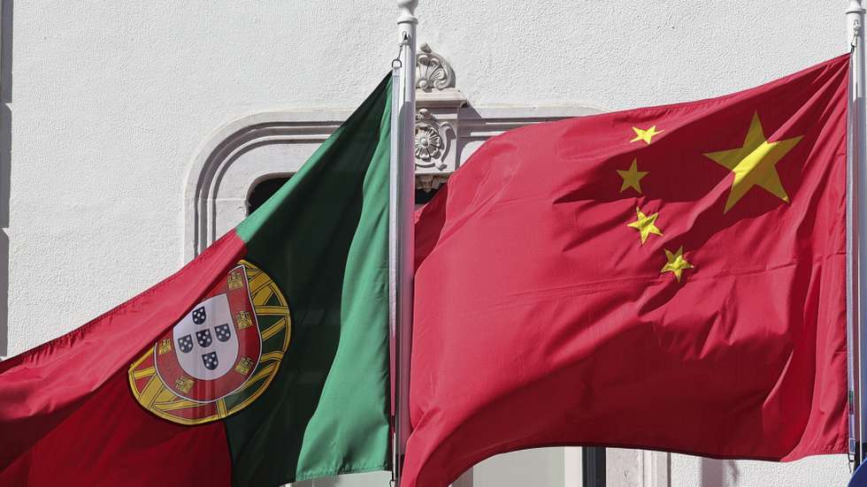 Bandeiras da China e de Portugal, Lisboa, 21 de abril de 2023. ANTÓNIO COTRIM/LUSA