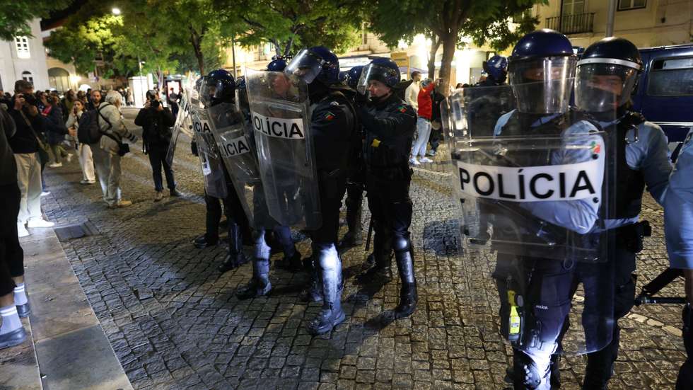 Members of the public security police (PSP) during a protest for the right to housing in Rossio Square, Lisbon, Portugal, 21 October 2026. The protest for the right to housing and against the rising cost of living in Portugal began in the city of Porto on the 10th of this month, and subsequently spread to Lisbon and several other Portuguese cities. MIGUEL A. LOPES/LUSA