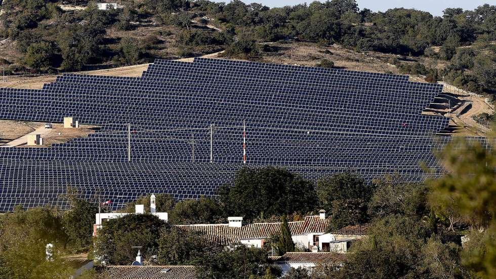 O resultado da implantação dos painéis fotovoltaicos assume-se como relevante para diversas atividades económicas