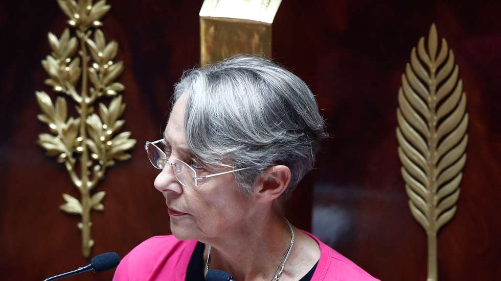 epa10055255 French Prime Minister Elisabeth Borne delivers speech in Parliament  inside the National Assembly in Paris, France, 06 July 2022. Borne outlines government policy priorities in her first address to Parliament.  EPA/Mohammed Badra