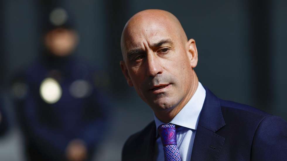 epaselect epa11347211 Luis Rubiales, former president of the Spanish Soccer Federation (RFEF), speaks to media as he leaves Spain's National Court in Madrid, Spain, 17 May 2024. Rubiales was summoned by the court to testify in his trial over his kiss on Spanish player Jennifer Hermoso during Women World Cup's final trophy presentation ceremony.  EPA/Rodrigo Jimenez