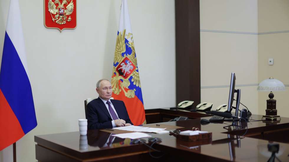 epa11847542 Russian President Vladimir Putin chairs a meeting with members of the Russian government via videoconference at the Novo-Ogaryovo state residence, outside Moscow, Russia, 23 January 2025.  EPA/GAVRIIL GRIGOROV / SPUTNIK / KREMLIN POOL