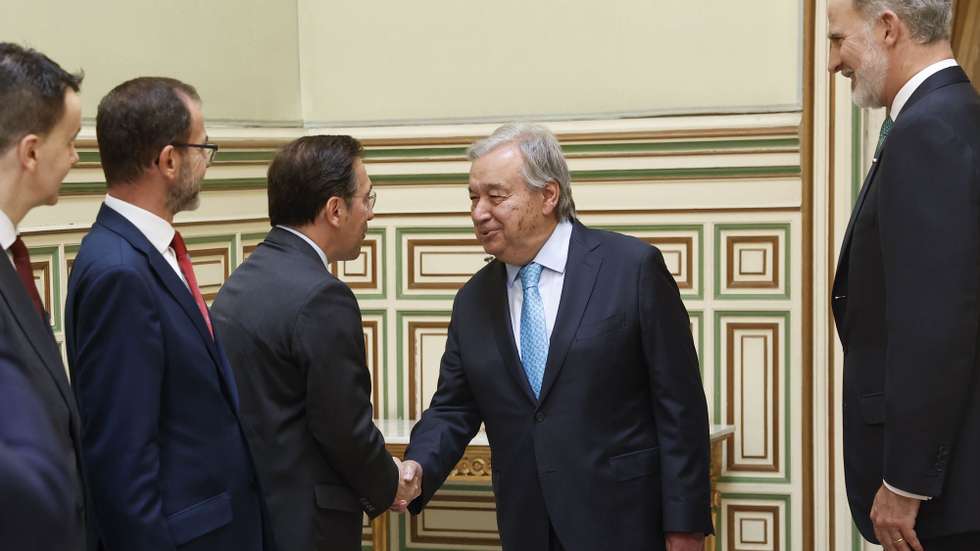 epa12204893 UN general secretary Antonio Guterres (2-R) shakes hands with Spain's Foreign Affairs Minister Jose Manuel Albares (C) as King Felipe VI of Spain (R) looks on, ahead of the 4th International Conference on Financing for Developmen (FFD4), at the Real Alcazar in Seville, southern Spain. The UN’s 4th International Conference on Financing for Development (FFD4) will be held from 30 June to 03 July in Seville.  EPA/CHEMA MOYA / POOL