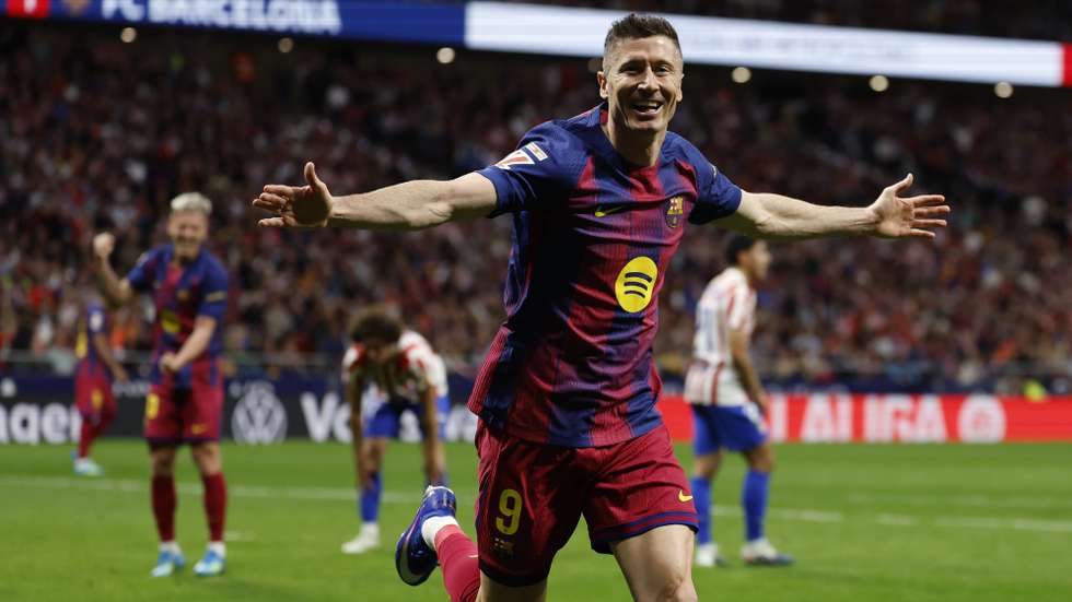 epa12869760 FC Barcelona's striker Robert Lewandowski celebrates after scoring the team's second goal during the Spanish LaLiga soccer match between Atletico Madrid and FC Barcelona, in Madrid, Spain, 04 April 2026.  EPA/Mariscal