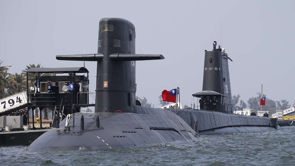 epa05860930 Taiwan navy submarines SS-794 (front) and SS-792 (back) are docked during the visit of Taiwan president Tsai Ing-wen during which she will preside over the Taiwan Navy's signing of a Memorandum of Understanding (MOU) with Taiwan shipbuilding company CSBC Corporation to manufacture submarines at Tsoying Naval Base in Kaohsiung, southern Taiwan, 21 March 2017.  EPA/RITCHIE B. TONGO