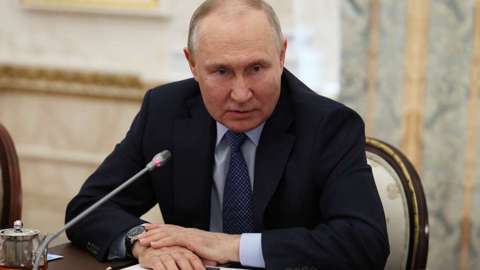 epa10688679 Russian President Vladimir Putin chairs a meeting with Russian war journalists in Moscow, Russia, 13 June 2023.  EPA/GAVRIIL GRIGOROV / SPUTNIK / KREMLIN POOL MANDATORY CREDIT