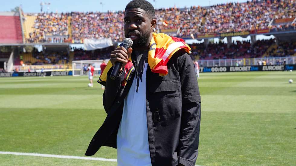 epa11304765 Ex US Lecce's Samuel Umtiti before the Italian Serie A soccer match US Lecce - AC Monza at the Via del Mare stadium in Lecce, Italy, 27 April 2024.  EPA/ABBONDANZA SCURO LEZZI