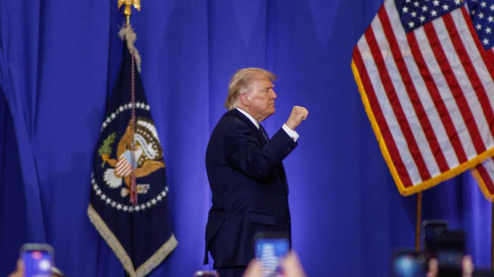 epa12985613 US President Donald Trump gestures during a rally in Suffern, New York, USA, 22 May 2026.  EPA/KENA BETANCUR