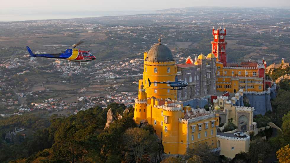 Alguns dos locais escolhidos, onde os dez ilustradores estarão a desenhar, são o Palácio de Seteais, Palácio Nacional de Sintra, Palácio Nacional da Pena e a Quinta da Regaleira.