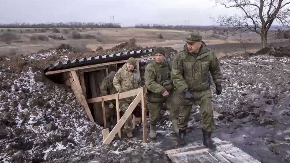 epa10376308 A still image taken from a handout video provided by the Russian Defence Ministry Press-Service on 22 December 2022 shows Russian Defence Minister Sergei Shoigu (R) during an inspection of positions of the Russian armed forces involved in the 'special military operation', at an unknown location in Ukraine. On 24 February 2022 Russian troops entered the Ukrainian territory in what the Russian president declared a 'Special Military Operation', starting an armed conflict that has provoked destruction and a humanitarian crisis.  EPA/RUSSIAN DEFENCE MINISTRY PRESS SERVICE HANDOUT -- MANDATORY CREDIT -- BEST QUALITY AVAILABLE -- HANDOUT EDITORIAL USE ONLY/NO SALES