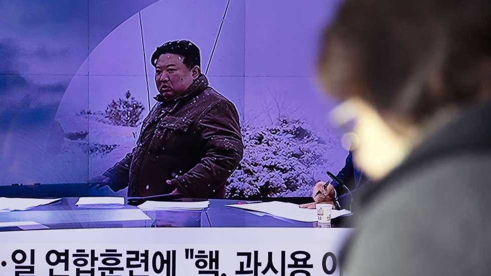 epa11111826 A woman watches a news segment pertaining to a recent North Korean missile launch, at a station in Seoul, South Korea, 29 January 2024. According to the official North Korean Central New Agency (KCNA), the test-fire of the new submarine-launched strategic cruise missile was launched to demonstrate the rapid development and strengthening of the 'nuclear weaponization' of the naval force.  EPA/JEON HEON-KYUN