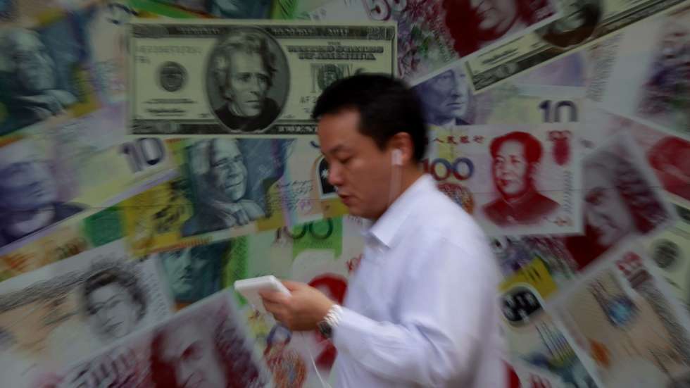 epa02333461 A man walks past oversize Chinese yuan (RMB) notes, US bank notes and other foreign currency are seen out side a foreign exchange in Hong Kong, China 13 September 2010. The Chinese yuan currency rose to a record high on 13 September after US Secretary Timothy Geithner said China has made very little progress to let the yuan exchange rate reflect market forces.  EPA/YM YIK