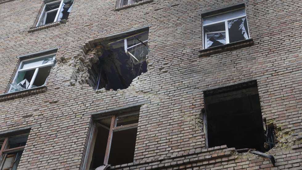 epa12472175 The scene of a damaged residential building after an overnight Russian strike in Kyiv, Ukraine, 22 October 2025, amid the ongoing Russian invasion. At least two people were killed and more than 20 others injured, including five children, after Russian strikes on Kyiv, the State Emergency Service of Ukraine reported. Across Ukraine, the attacks killed at least seven people, including two children, with regions including Kyiv, Odesa, Chernihiv, Dnipropetrovsk, Kirovohrad, Poltava, Vinnytsia, Zaporizhia, Cherkasy, and Sumy affected, according to President Zelensky.  EPA/SERGEY DOLZHENKO