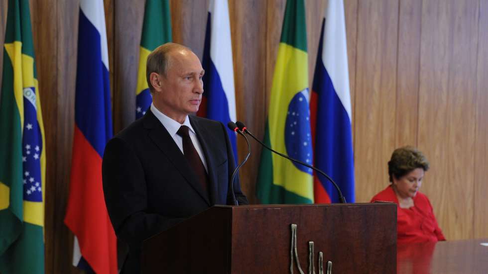 "Por favor, aceite as nossas mais profundas condolências pelas trágicas consequências das fortes chuvas" escreveu Putin no site oficial do Kremlin