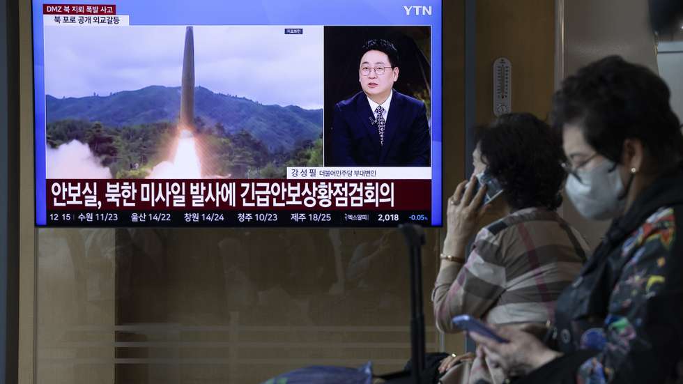 epa13278015 People watch the news about North Korea's missile launch on a television screen at a station in Seoul, South Korea, 03 October 2026. According to South Korea's Joint Chiefs of Staff (JCS), North Korea launched a ballistic missile toward East Sea on 03 October.  EPA/JEON HEON-KYUN